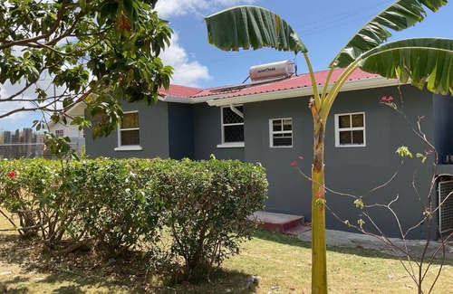 Lead Vale House | Charming 2-bedroom house with WiFi, AC in delightful Christ Church