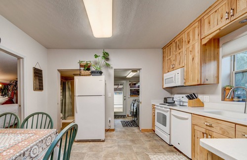 Coeur d'Alene House | Charming 2-bedroom bungalow in the heart of Coeur d'Alene with Hot Tub