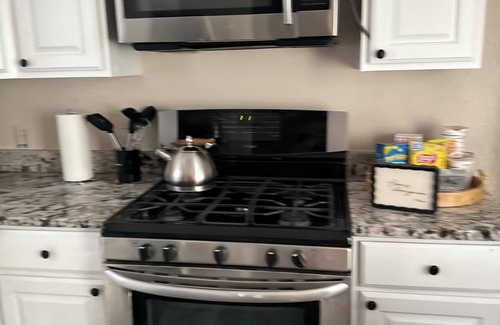 Dupont House | Charming 2-bedroom house in lovely Commerce City