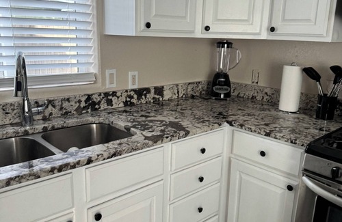 Dupont House | Charming 2-bedroom house in lovely Commerce City
