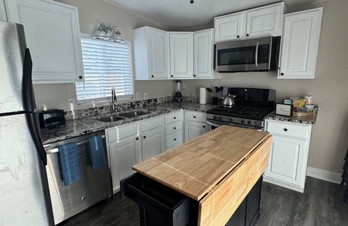 Dupont House | Charming 2-bedroom house in lovely Commerce City