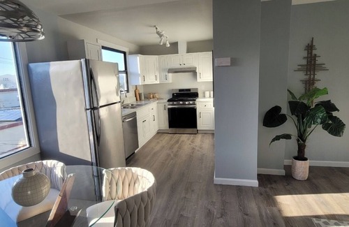 Excelsior House | Charming 2-bedroom Unit in lovely San Francisco with free garage car parking.