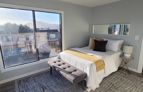 Excelsior House | Charming 2-bedroom Unit in lovely San Francisco with free garage car parking.
