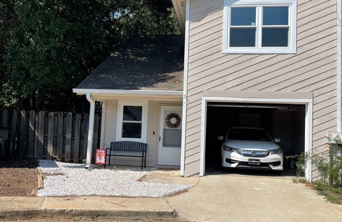 Warner Robins Condo | Charming 2-bedroom condo with a garage attached located in Warner Robins.