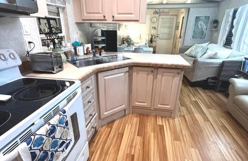 Braden River Cottage | Charming 2-bedroom 1.5 Bath Cottage in the famous Sun Outdoors in Sarasota