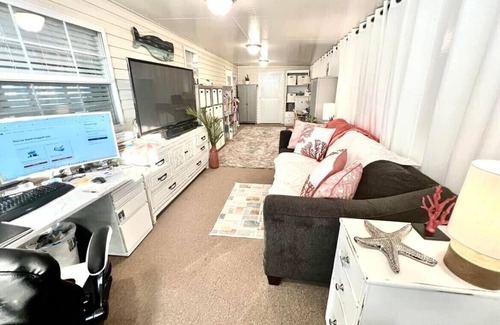Braden River Cottage | Charming 2-bedroom 1.5 Bath Cottage in the famous Sun Outdoors in Sarasota