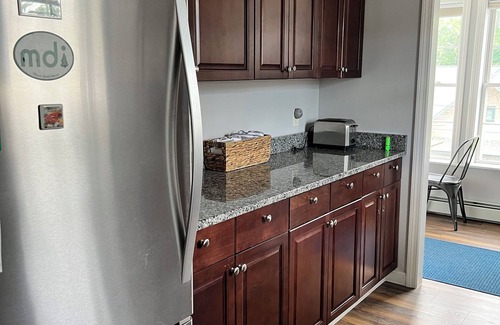Bar Harbor Apartment | Charming 2-bedroom apartment with WiFi, AC in downtown Bar Harbor