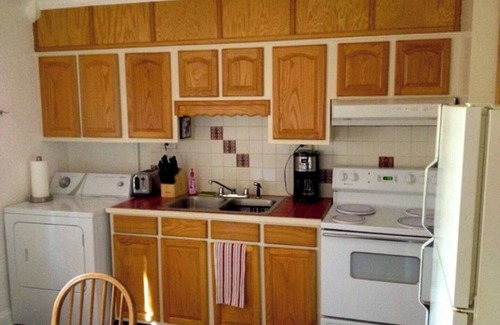 Long Beach Apartment | Charming 2-bedroom apartment five miles off the beach