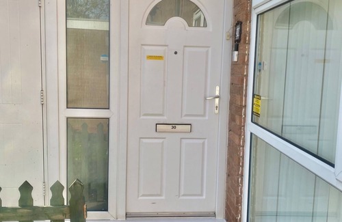 Wyken Apartment | Charming 2-bedroom apartment in Walsgrave Coventry with own entrance and garden