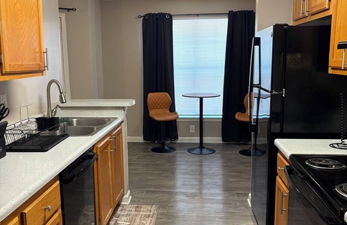 Forest Park Apartment | Charming 2-bedroom apartment in brilliant Jonesboro 13 min from airport