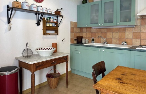Velleron Apartment | Charming 2-bedroom apartment with, pool, wifi, AC near L'isle sur la Sorgue