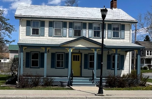 Gardiner Apartment | Charming 2-bedroom apartment above a country store in the heart of Gardiner!