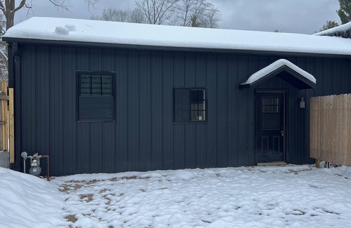 Hamilton Apartment | Charming 2-bedroom apartment just outside of Saugatuck in the peace of the woods