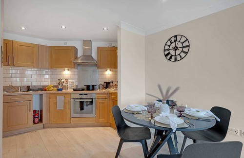 Ipswich Apartment | Charming 2-Bedroom Apartment Overlooking the Marina in Beautiful Ipswich