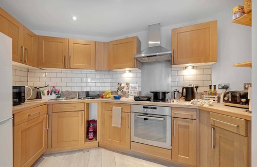 Ipswich Apartment | Charming 2-Bedroom Apartment Overlooking the Marina in Beautiful Ipswich