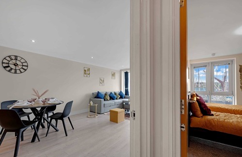 Ipswich Apartment | Charming 2-Bedroom Apartment Overlooking the Marina in Beautiful Ipswich