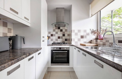 St. Mary's Park Apartment | Charming 2-Bedroom Apartment Steps from Battersea Park