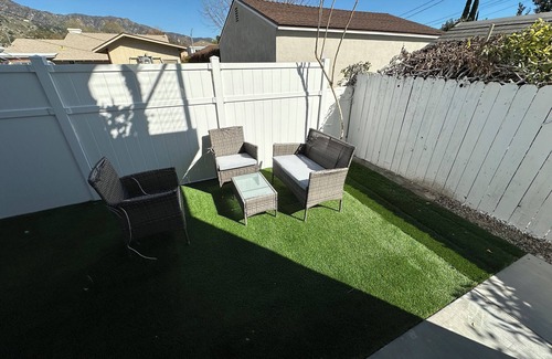 Burbank Apartment | Charming 2-bedroom apartment with WiFi, AC in beautiful Burbank