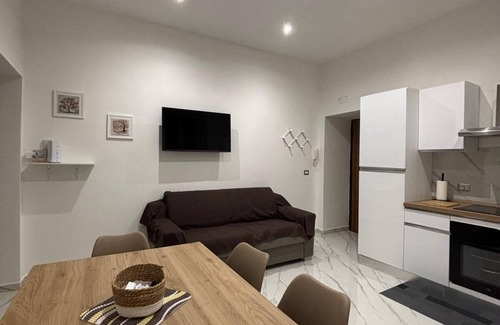Vasto Apartment | Charming 2-bedroom apartment with WiFi, AC in Napoli