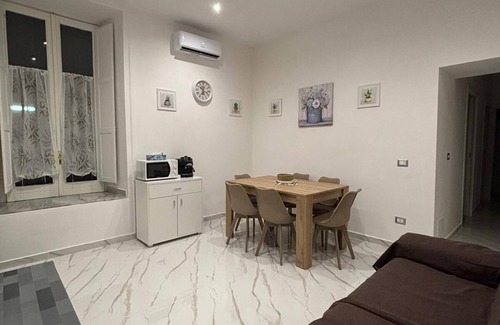 Vasto Apartment | Charming 2-bedroom apartment with WiFi, AC in Napoli