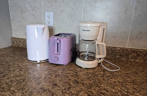 Symons Valley House | Charming 2-Bedroom Basement Suite: Comfort & Convenience Await in Prime Location