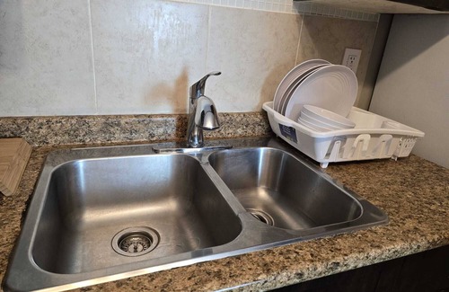 Symons Valley House | Charming 2-Bedroom Basement Suite: Comfort & Convenience Await in Prime Location