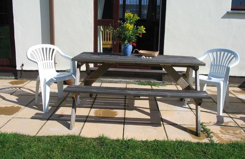 Helston House | Charming 2-bedroom bungalow on the picturesque Lizard peninsula with AC, WiFi