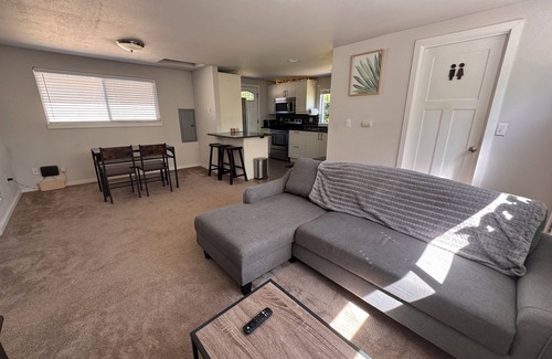 Seattle Metro Area House | Charming 2-bedroom bungalow in welcoming Burien