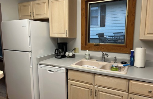Duluth House | Charming 2-bedroom bungalow near Parks and Hospitals