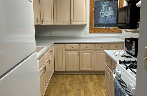 Duluth House | Charming 2-bedroom bungalow near Parks and Hospitals