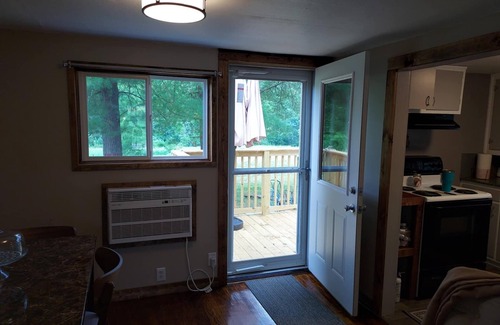Hudson Cabin | Charming 2-bedroom cabin in Big Clifty with WiFi, AC