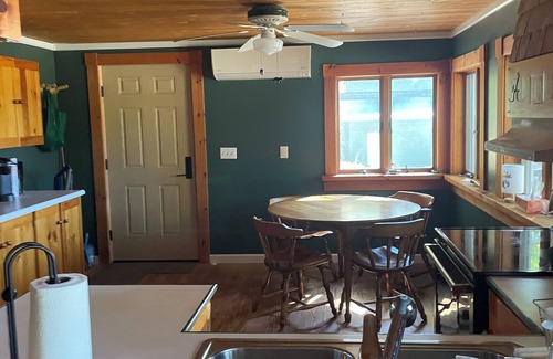 Schuyler Falls Cottage | Charming 2-bedroom cottage in Keeseville with AC