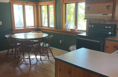 Schuyler Falls Cottage | Charming 2-bedroom cottage in Keeseville with AC