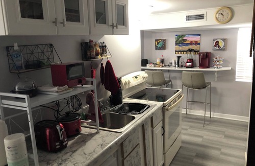 Murraysville Cottage | Charming 2-bedroom cottage with all the amenities, breakfast items. Pet friendly