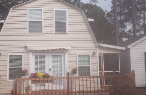 Murraysville Cottage | Charming 2-bedroom cottage with all the amenities, breakfast items. Pet friendly