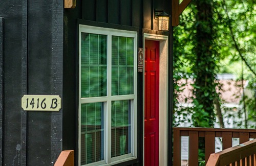 Charlotte Cabin | Charming 2-bedroom cabin close to Uptown Charlotte!