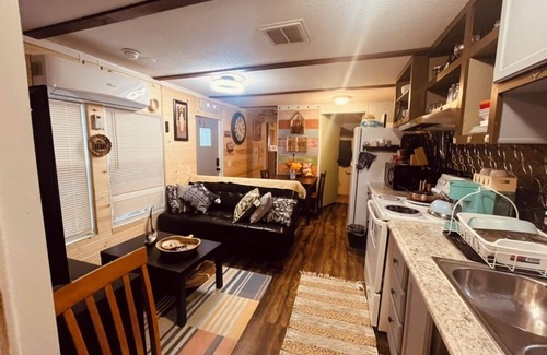 Dickinson Cabin | Charming 2-bedroom cabin with WiFi, AC in tranquil surrounding.