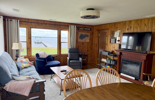 Shawano Cabin | Charming 2-bedroom cabin on Shawano Lake, 30 minutes from Lambeau Field
