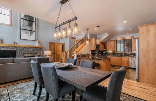 Truckee Cabin | Charming 2-bedroom cabin with WiFi and AC in lovely Old Greenwood