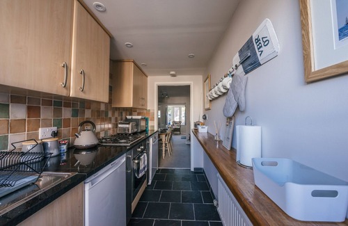New Forest District House | Charming 2 bedroom cottage in Lymington, very close to town, marina & sea walks