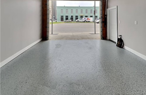 Galveston Condo | Charming 2-bedroom condo located on the Historic Strand with WiFi, AC