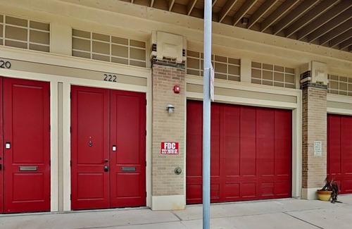 Galveston Condo | Charming 2-bedroom condo located on the Historic Strand with WiFi, AC