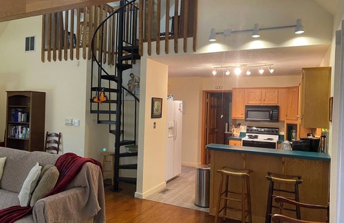 Bradford Cottage | Charming 2-bedroom cottage with WiFi, AC in wonderful New Pekin