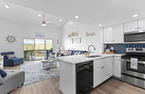 Surf City Condo | Charming 2-bedroom condo with fitness room, WiFi in awesome Surf City