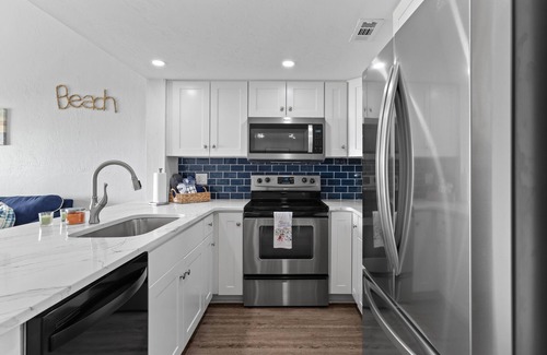 Surf City Condo | Charming 2-bedroom condo with fitness room, WiFi in awesome Surf City