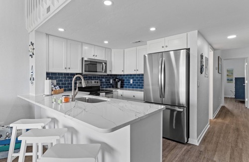 Surf City Condo | Charming 2-bedroom condo with fitness room, WiFi in awesome Surf City