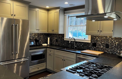 Woodstock House | Charming 2-bedroom Cottage in welcoming Woodstock with "Chef's Kitchen"