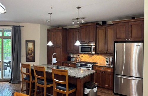 Central Okanagan Condo | Charming 2-bedroom condo on the lake in West Kelowna with access to a boat lift.