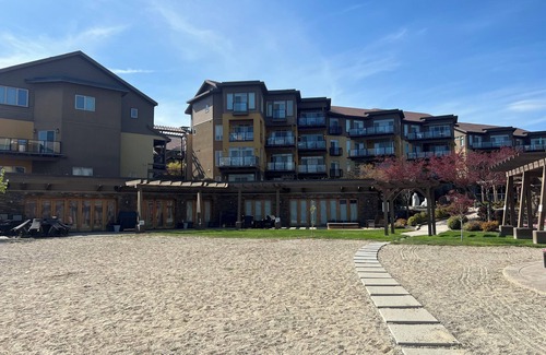Central Okanagan Condo | Charming 2-bedroom condo on the lake in West Kelowna with access to a boat lift.