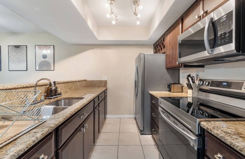 Windhover Condo | Charming 2-bedroom condo walking distance to Universal Studios